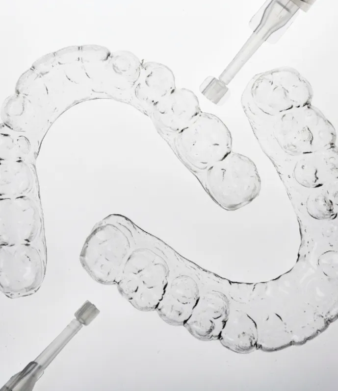 33364 smiling person teeth whitening