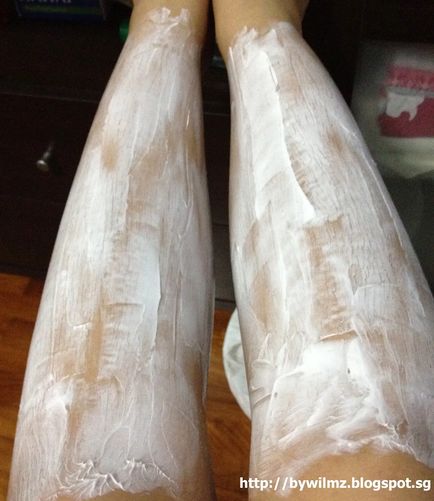 33410 woman applying veet cream