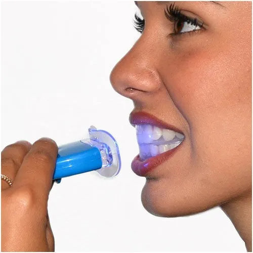 /img/33490-teeth-whitening-risks.webp