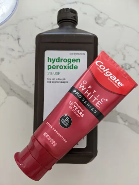 /img/33632-hydrogen-peroxide-teeth-whitening-safe-7.webp